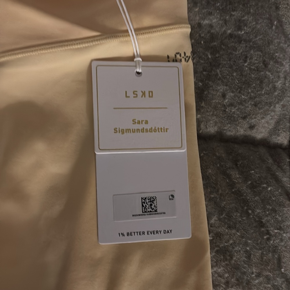LSKS X SARA SIGMUNDSOTTIR shorts - Picture 2 of 5